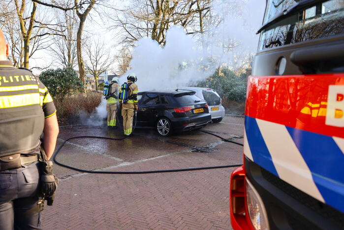 Veel rookontwikkeling bij uitslaande autobrand