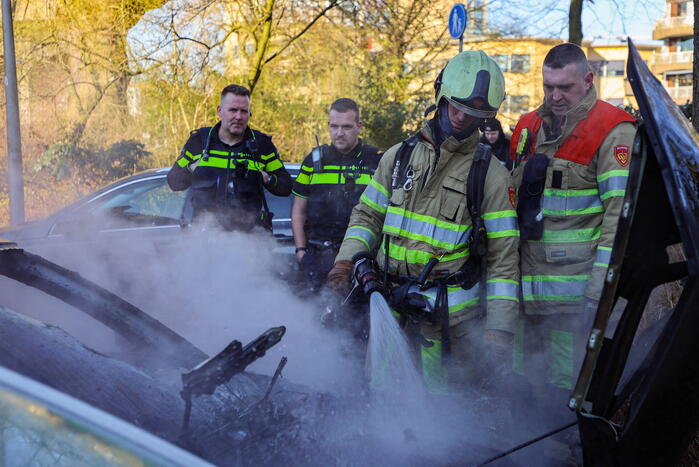 Veel rookontwikkeling bij uitslaande autobrand