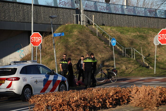 Moeder en kind gewond na val met fiets