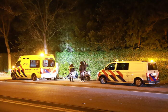 Schade na botsing tussen brommerrijders