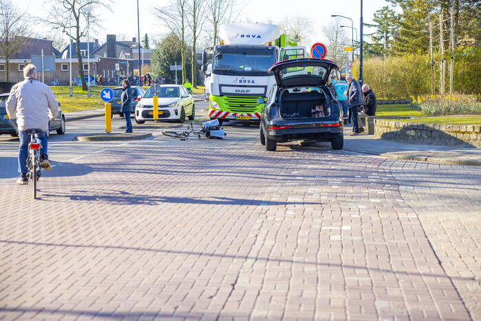 Fietsster gewond bij aanrijding met auto