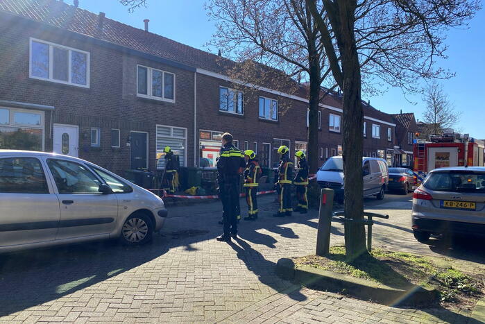 Gasleiding geraakt bij graafwerkzaamheden in voortuin van woning