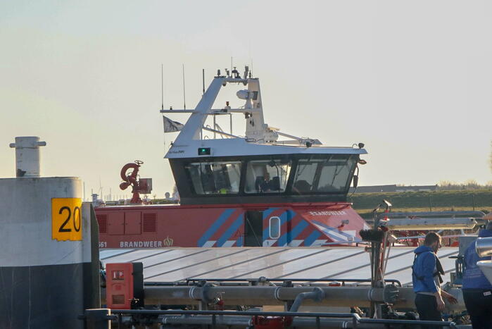 Schip stuurloos na problemen in machinekamer