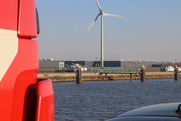 Schip stuurloos na problemen in machinekamer