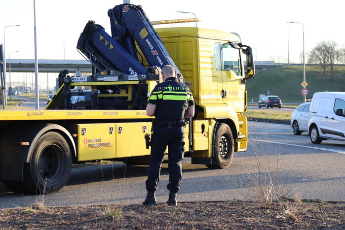 Veel schade na botsing met twee voertuigen