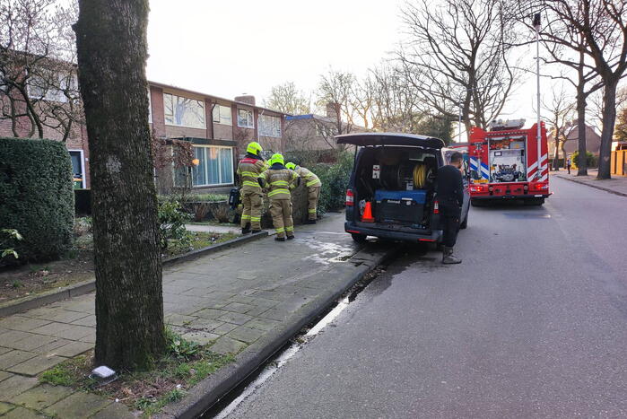 Brandweer verricht metingen bij gaslekkage