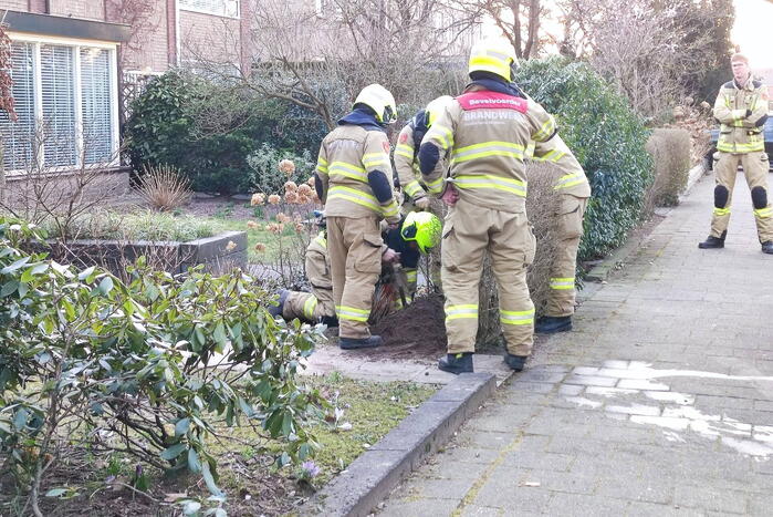 Brandweer verricht metingen bij gaslekkage