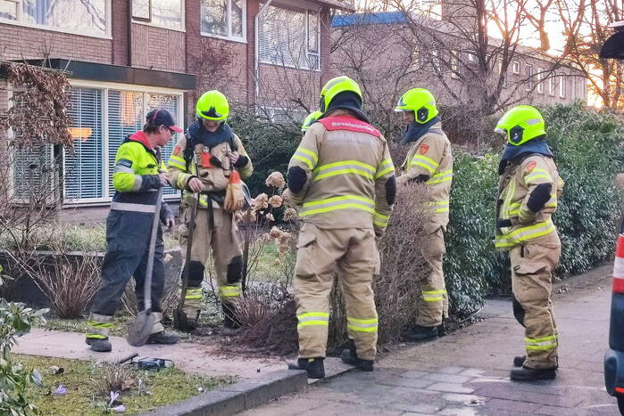 Brandweer verricht metingen bij gaslekkage