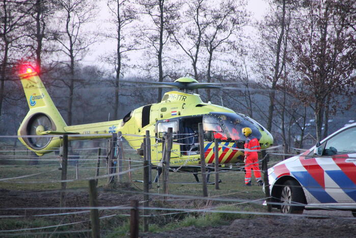 Persoon ernstig gewond na trap van paard
