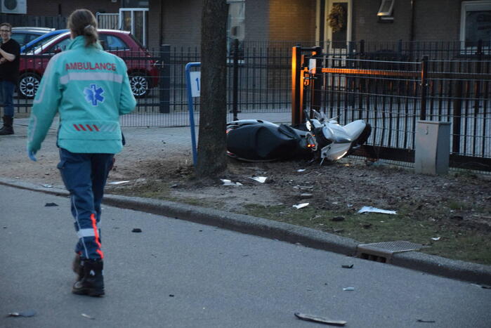 Gewonden bij ongeval tussen auto en motorscooter