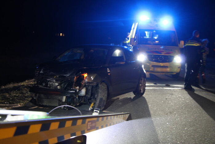 Bestuurder verliest macht over stuur en rijdt van talud