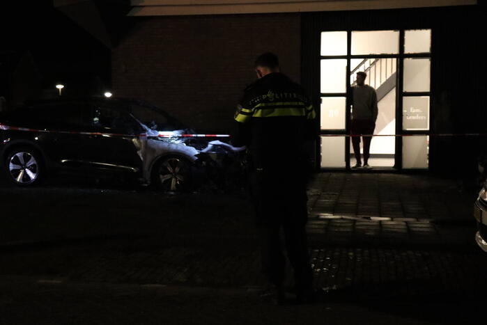 Auto's lopen forse schade op vanwege brand