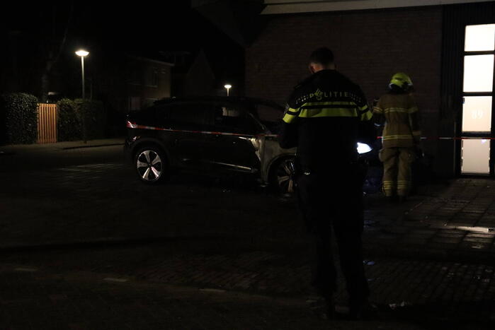Auto's lopen forse schade op vanwege brand