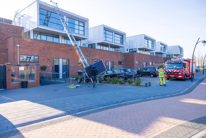 Brand in dakisolatie van woning tijdens werkzaamheden