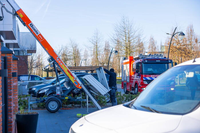 Brand in dakisolatie van woning tijdens werkzaamheden
