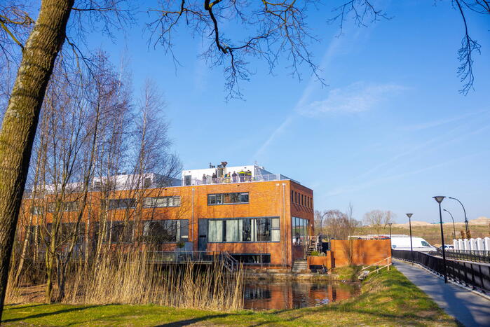 Brand in dakisolatie van woning tijdens werkzaamheden