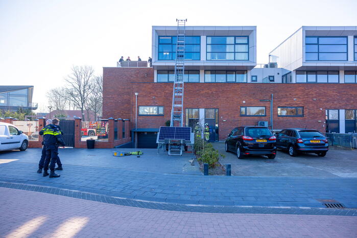 Brand in dakisolatie van woning tijdens werkzaamheden