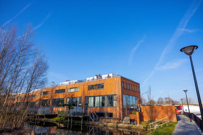 Brand in dakisolatie van woning tijdens werkzaamheden