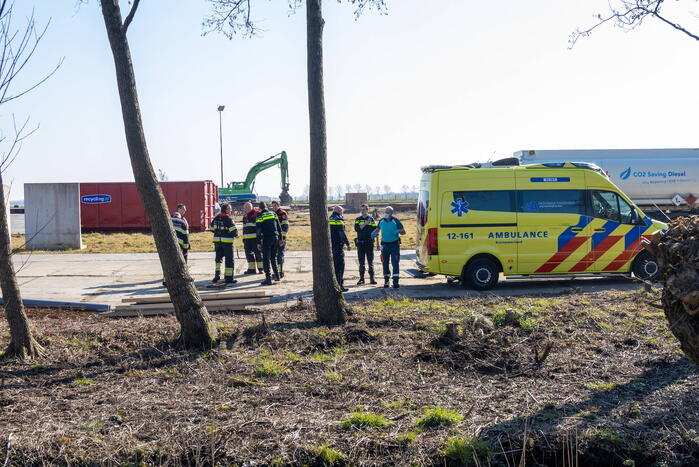 Scootmobiel raakt te water op industrieterrein