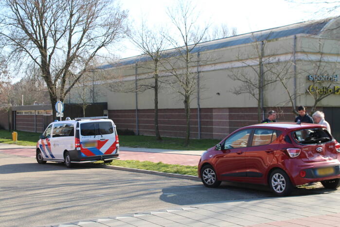 Tractor met giertank botst achterop personenauto