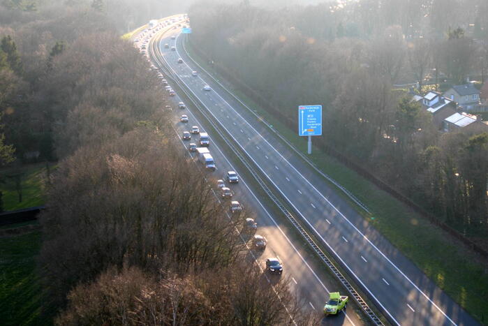 Taxi en bestelbus betrokken bij kop-staart botsing