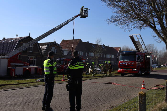 Uitslaande brand richt grote schade aan in woonwijk