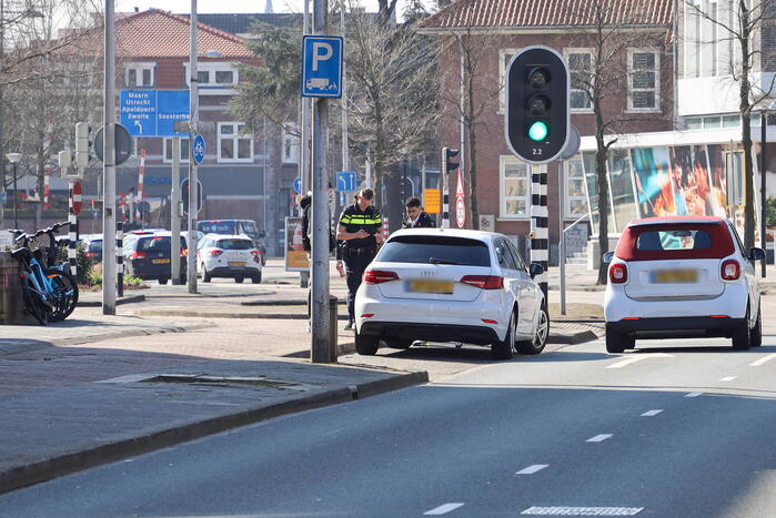 Vrouw raakt gewond bij verkeersongeval