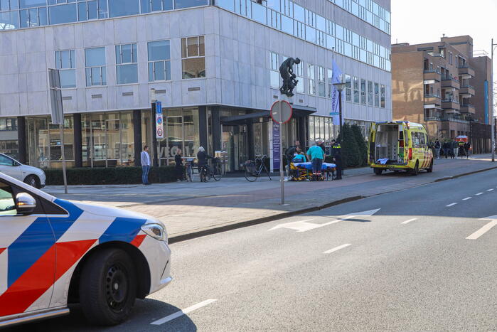 Vrouw raakt gewond bij verkeersongeval