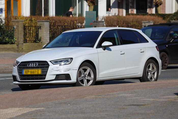 Vrouw raakt gewond bij verkeersongeval