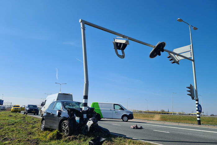 Auto total-loss na botsing op stoplicht