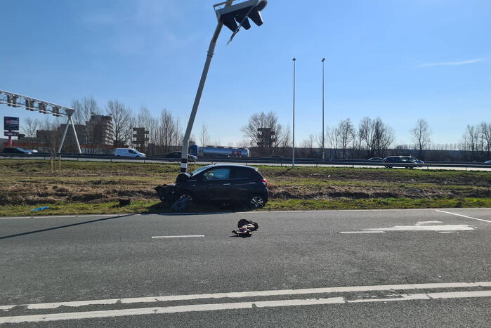 Auto total-loss na botsing op stoplicht