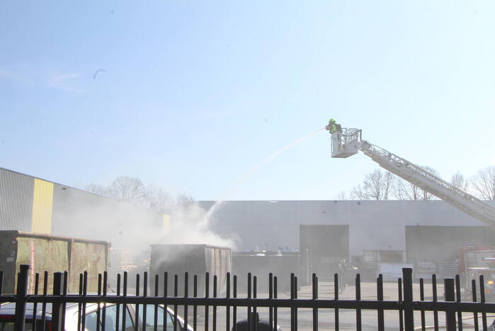 Forse rookontwikkeling bij brand in container