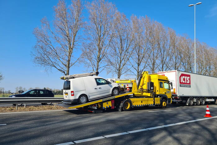 Vijf voertuigen betrokken bij botsing op snelweg