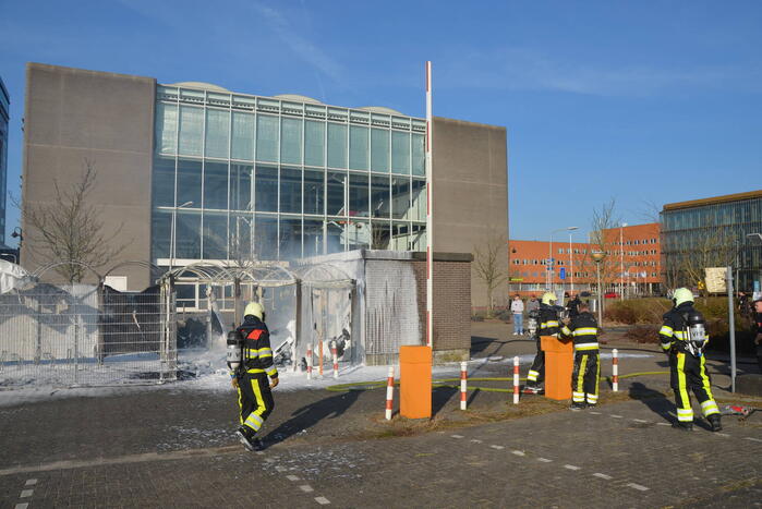 Fietsenstalling brandt uit