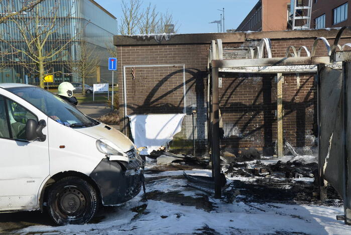 Fietsenstalling brandt uit