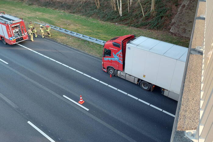 Vrachtwagen gekoeld na vastgelopen remmen