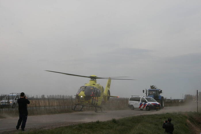 E-biker zwaargewond bij botsing met auto