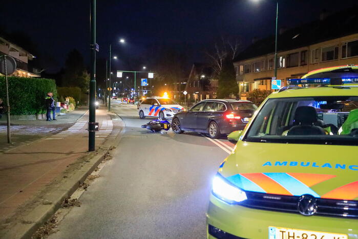 Motorrijder gewond bij botsing met auto