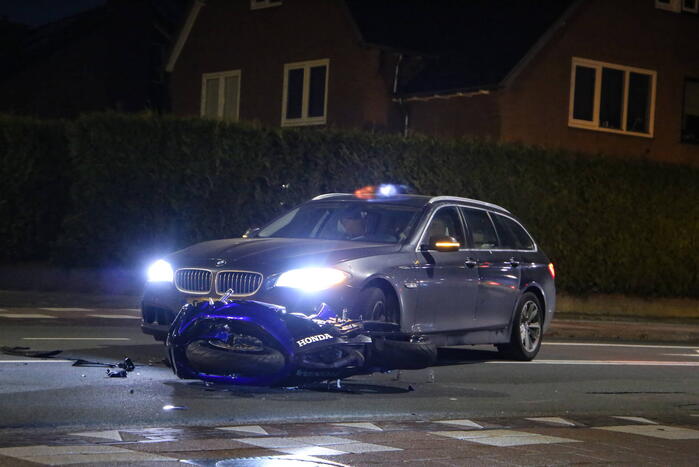 Motorrijder gewond bij botsing met auto