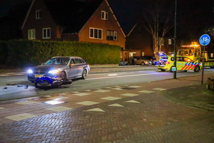 Motorrijder gewond bij botsing met auto