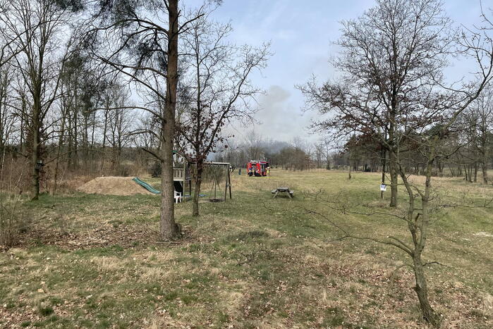 Veel rook bij buitenbrand