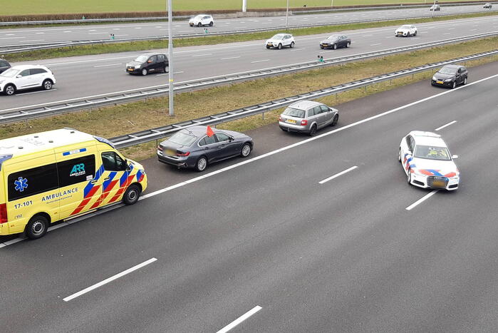 Twee auto's lopen frontale schade bij ongeval