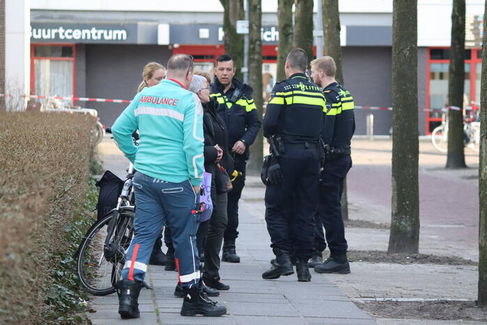 Containers vliegen in brand in flatgebouw