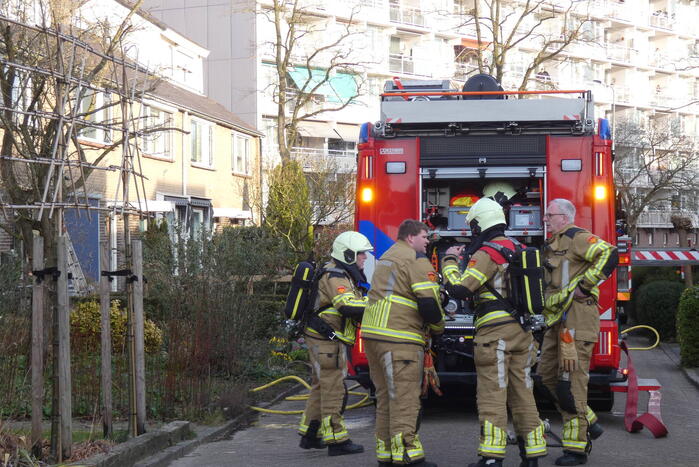 Rookontwikkeling vanwege brand op zolder van woning