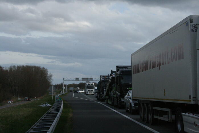 Flinke file door storing in brug