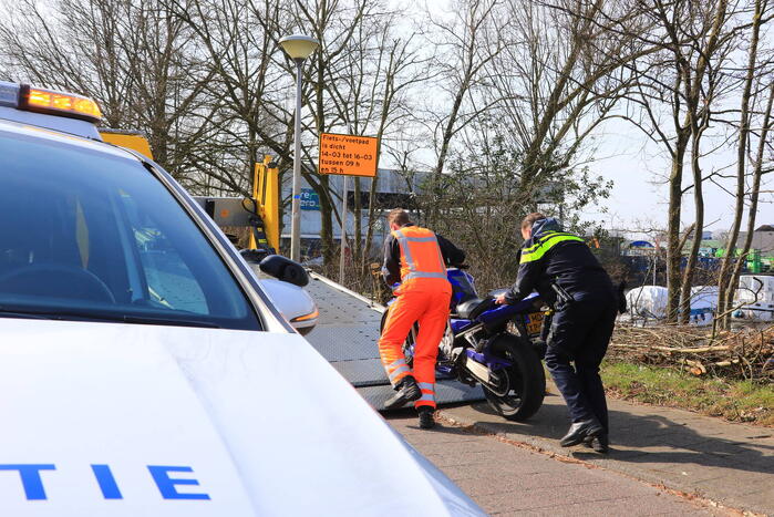 Motor flink beschadigd bij ongeval op Koppelbrug