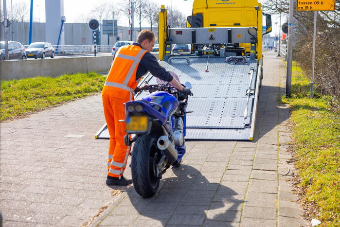 Motor flink beschadigd bij ongeval op Koppelbrug