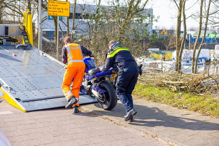 Motor flink beschadigd bij ongeval op Koppelbrug