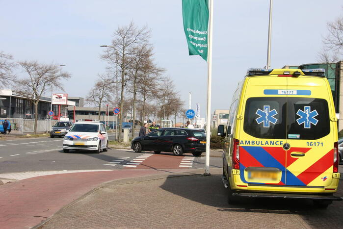Fietser gewond bij botsing met auto