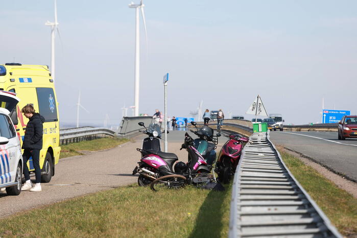 Gewonde na botsing tussen quad en scooters
